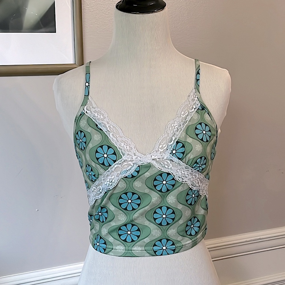 EUC SHEIN Blue Daisy Print Cropped Cami Size 4